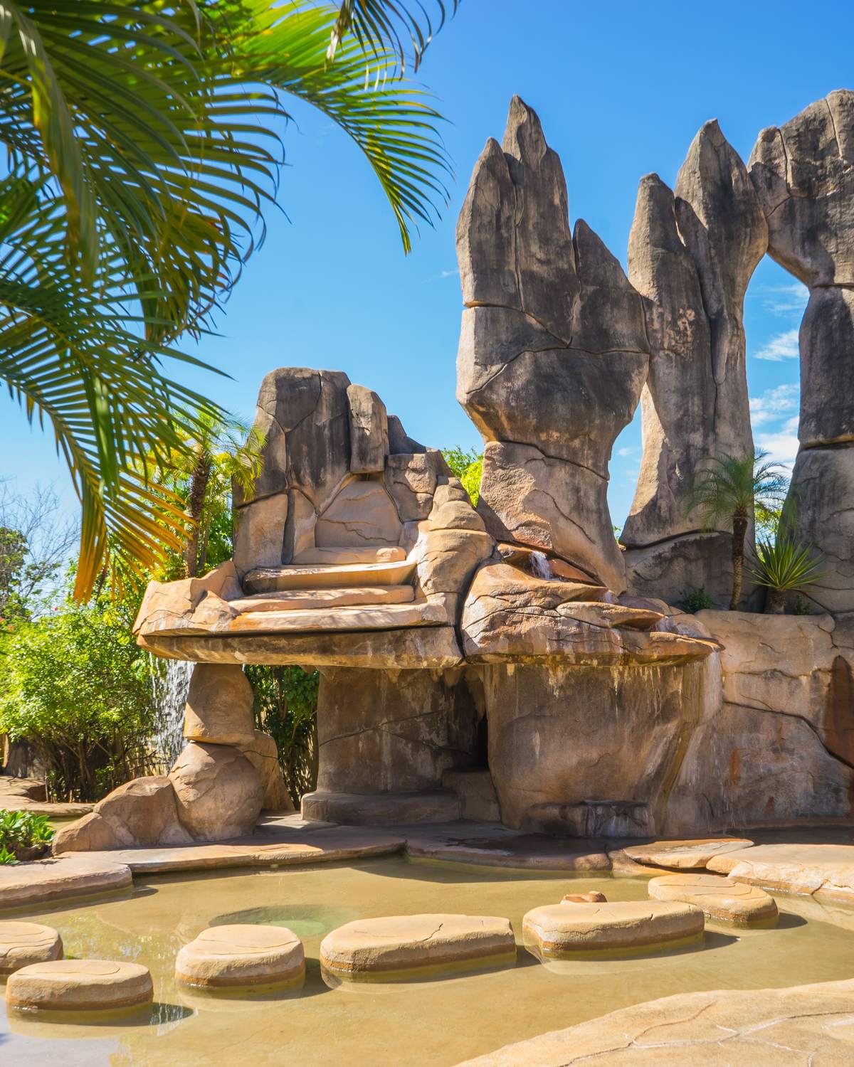 Monumento das Águas, na entrada de Caldas Novas.