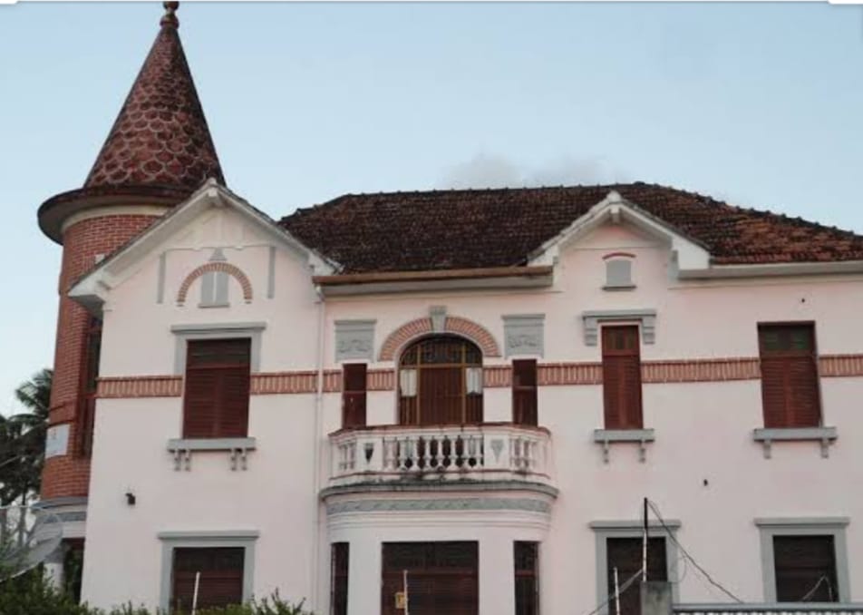 O Castelinho, casarão de 1910 na praça Bela Vista, no bairro de Jaguaribe, em João Pessoa