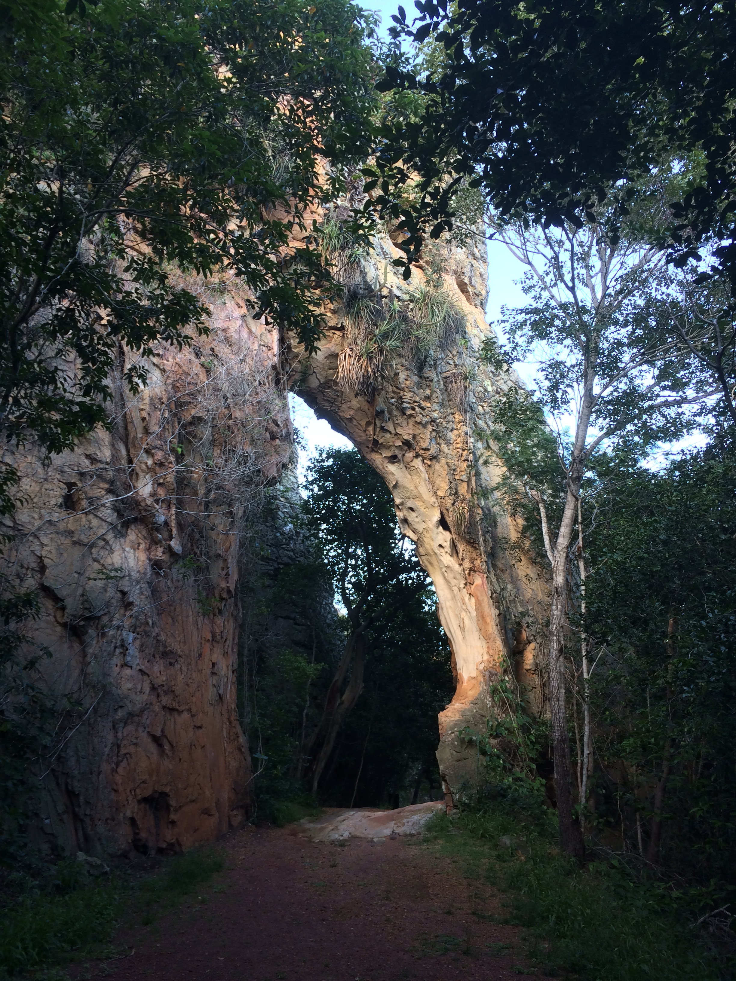 Arco do Triunfo, formação rochosa em forma de arco no Parque Nacional de Sete Cidades, em Piracuruca