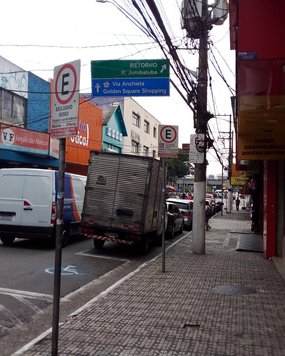 Calçada da Rua Marechal Deodoro, no Centro de São Bernardo do Campo, onde passa o desfile do aniversário.